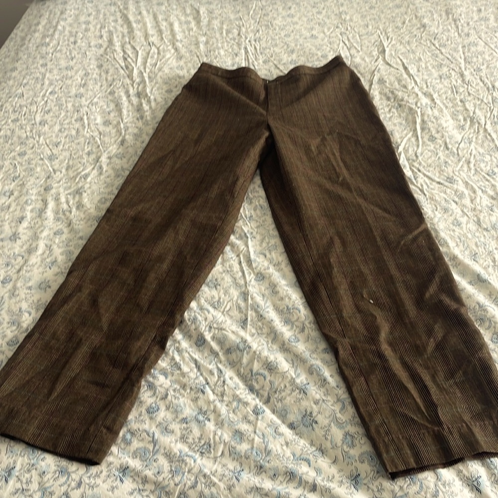 Pattern work pants
Size 8